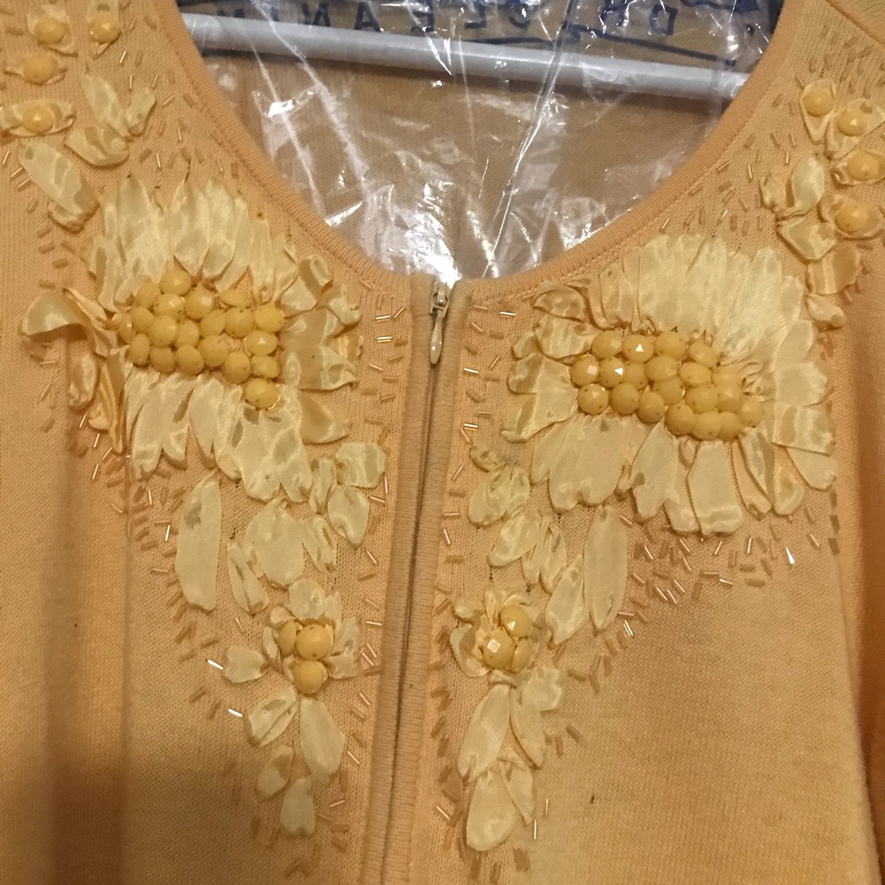 NYGARD COLLECTION SWEATER SIZE XL  YELLOW GOLD SWEATER